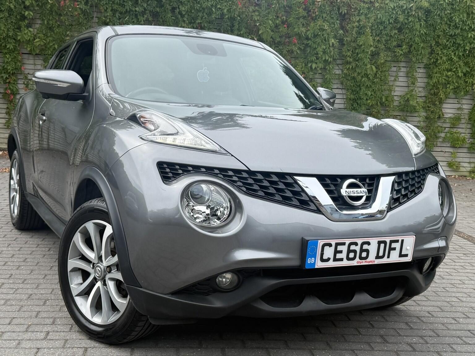 Nissan Juke - image 1 of 43