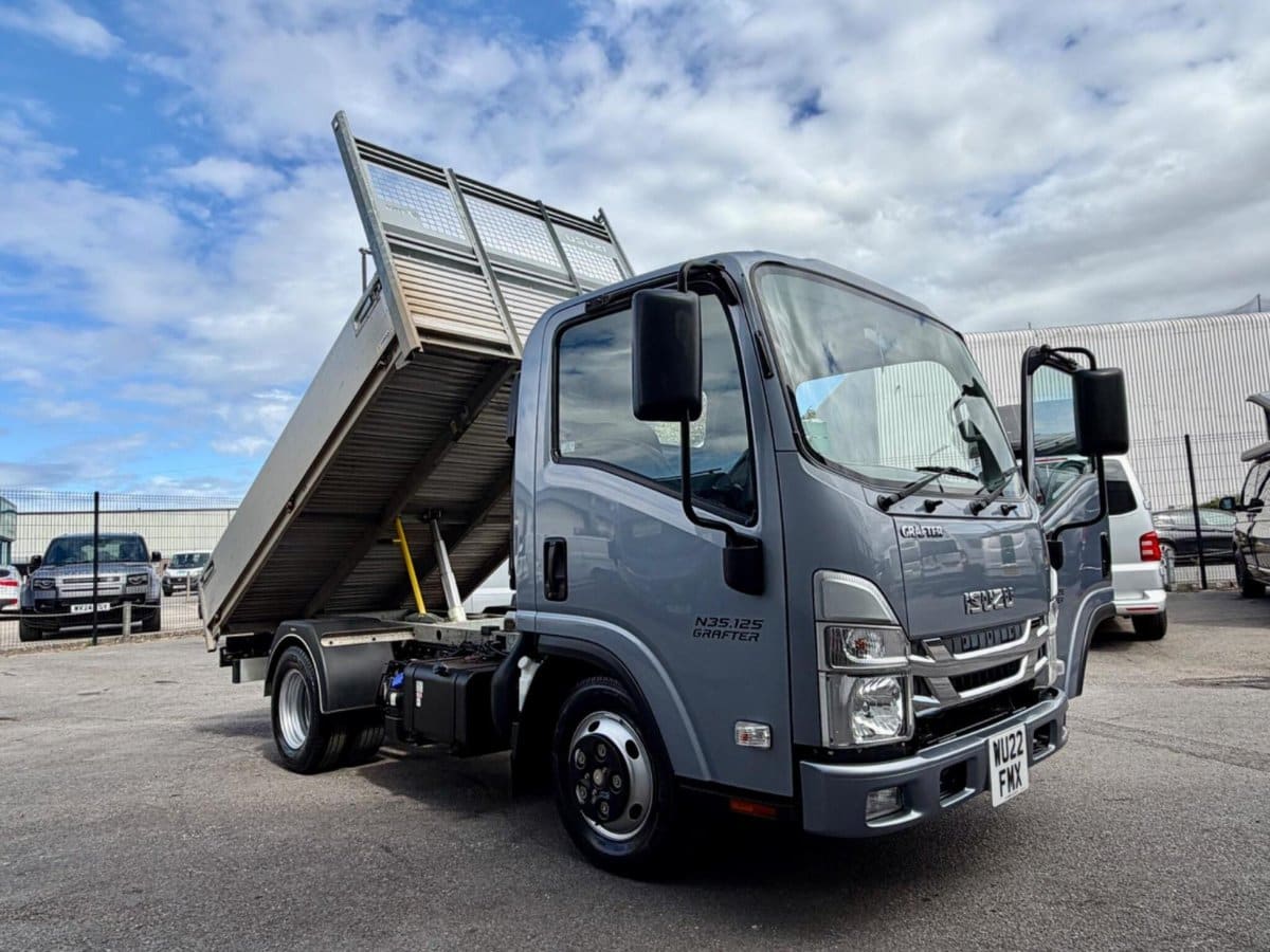 Isuzu Grafter - image 1 of 26