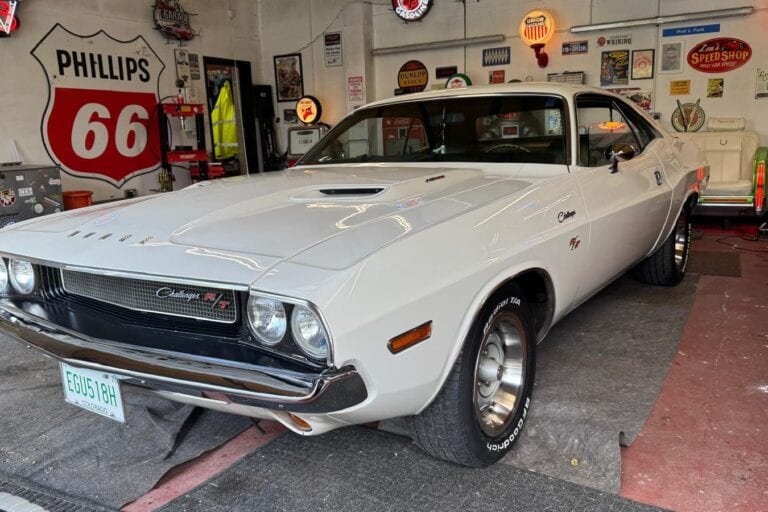 Dodge Challenger 440 R/T - image 1 of 26
