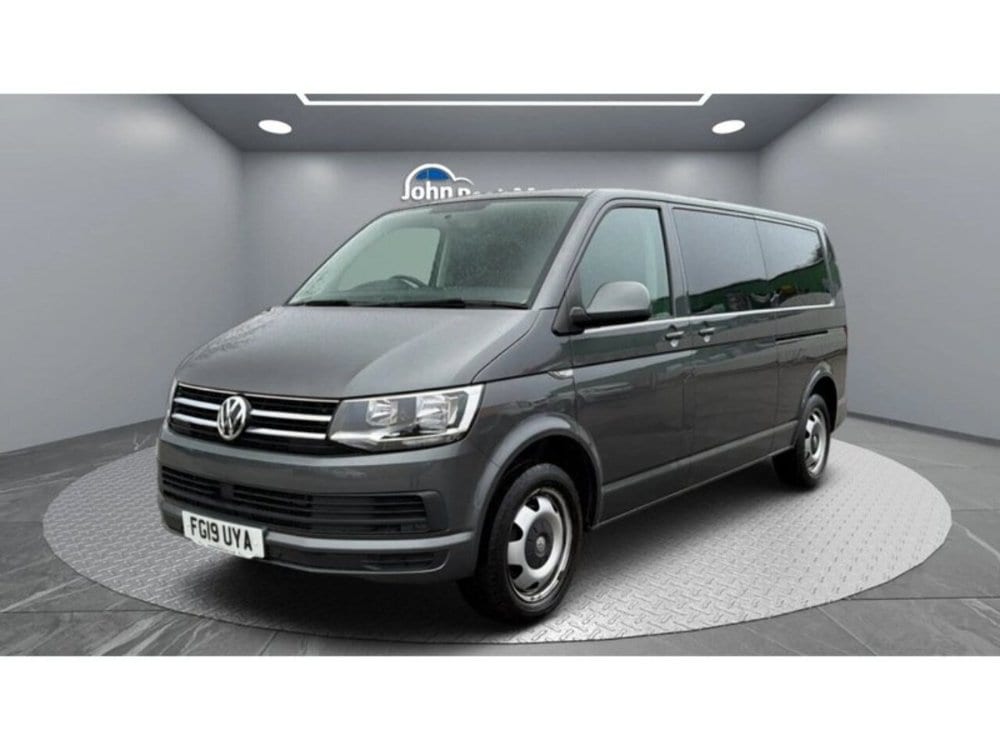 Volkswagen Transporter Shuttle - image 1 of 16