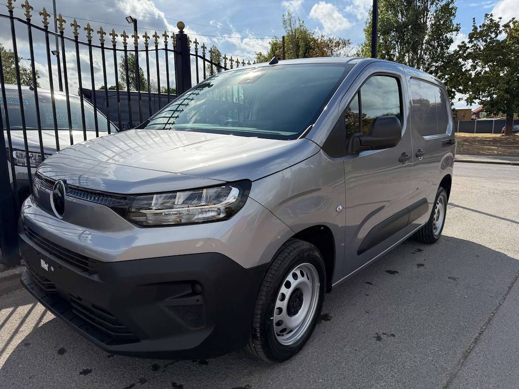 Citroen Berlingo - image 1 of 25