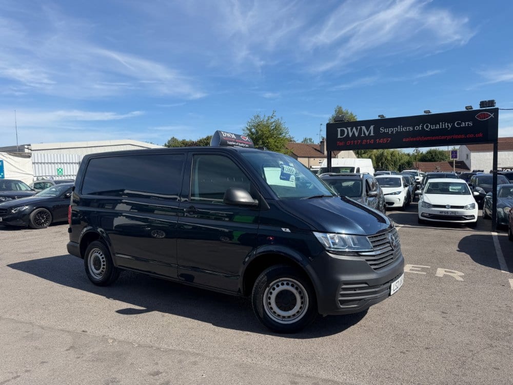Volkswagen Transporter - image 1 of 29