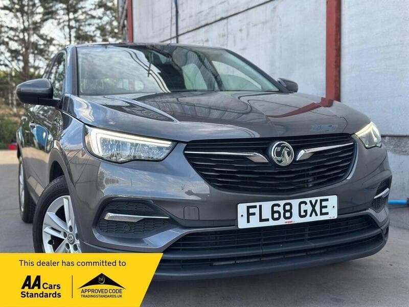 Vauxhall Grandland X - image 1 of 28