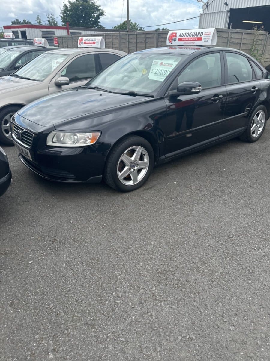 Volvo S40 - image 1 of 2