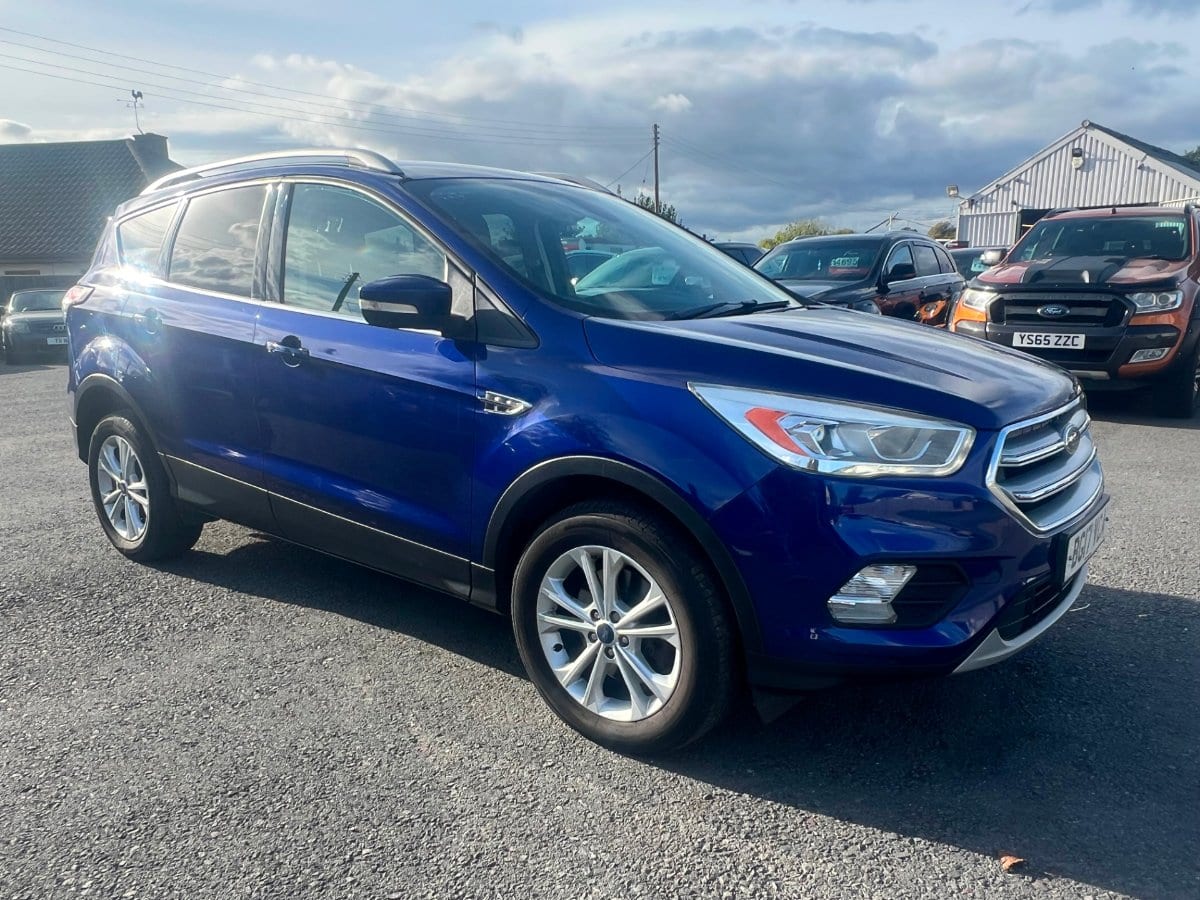 Ford Kuga - image 1 of 9
