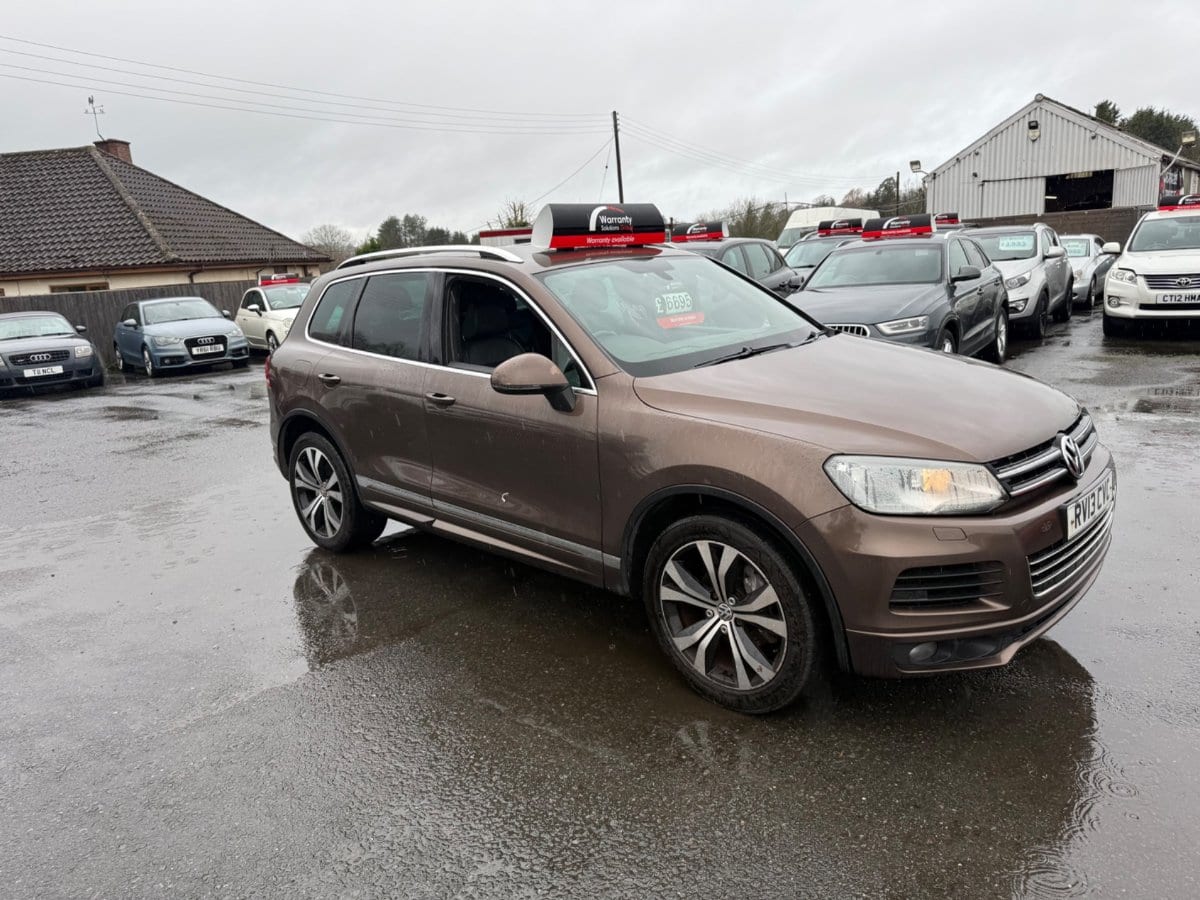 Volkswagen Touareg - image 1 of 10