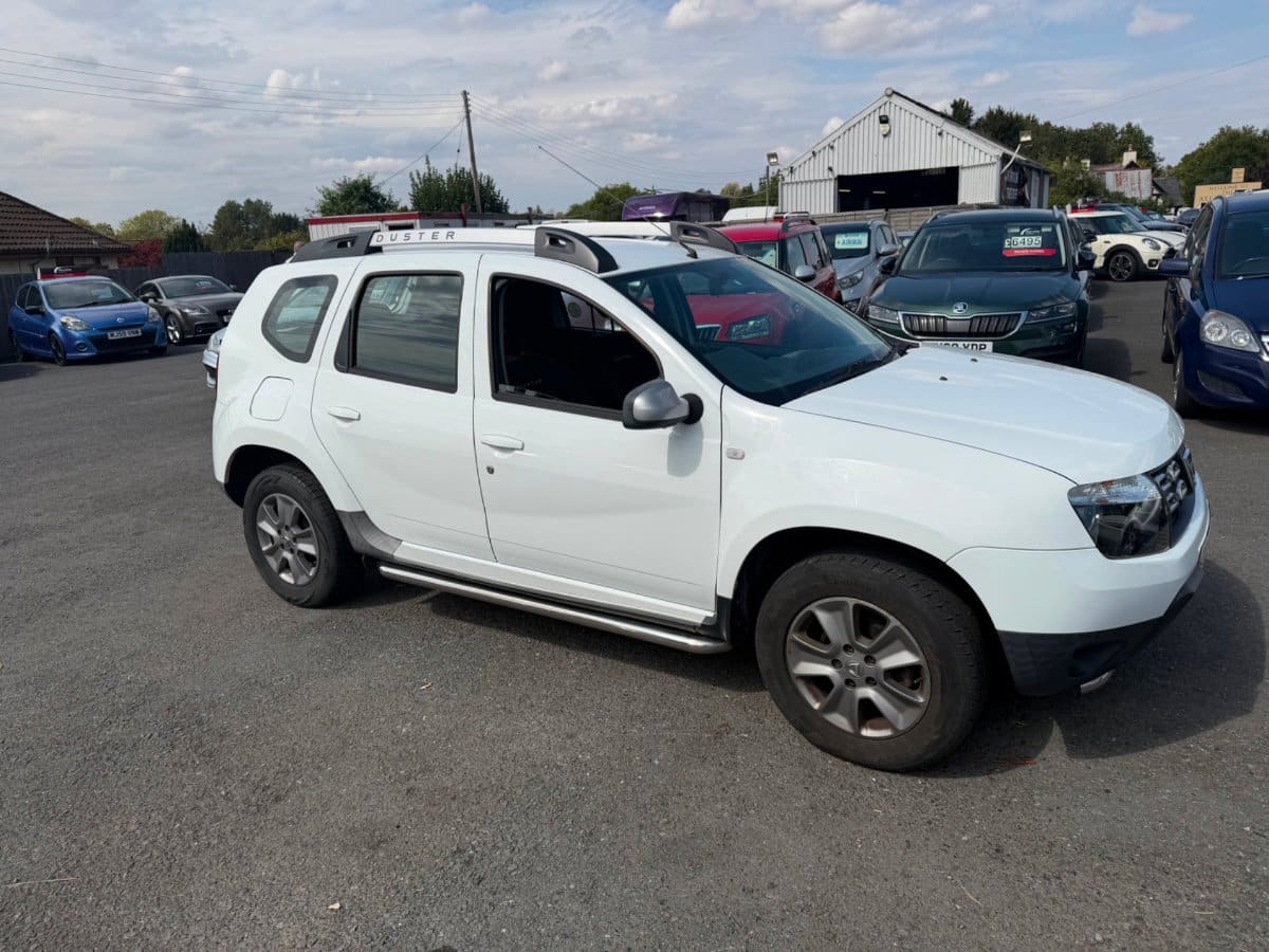 Dacia Duster - image 1 of 10
