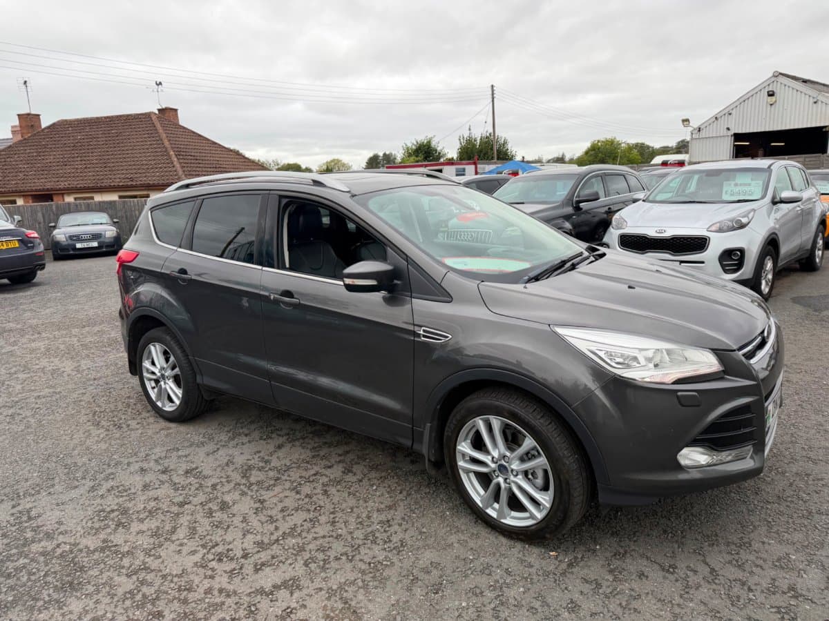 Ford Kuga - image 1 of 9