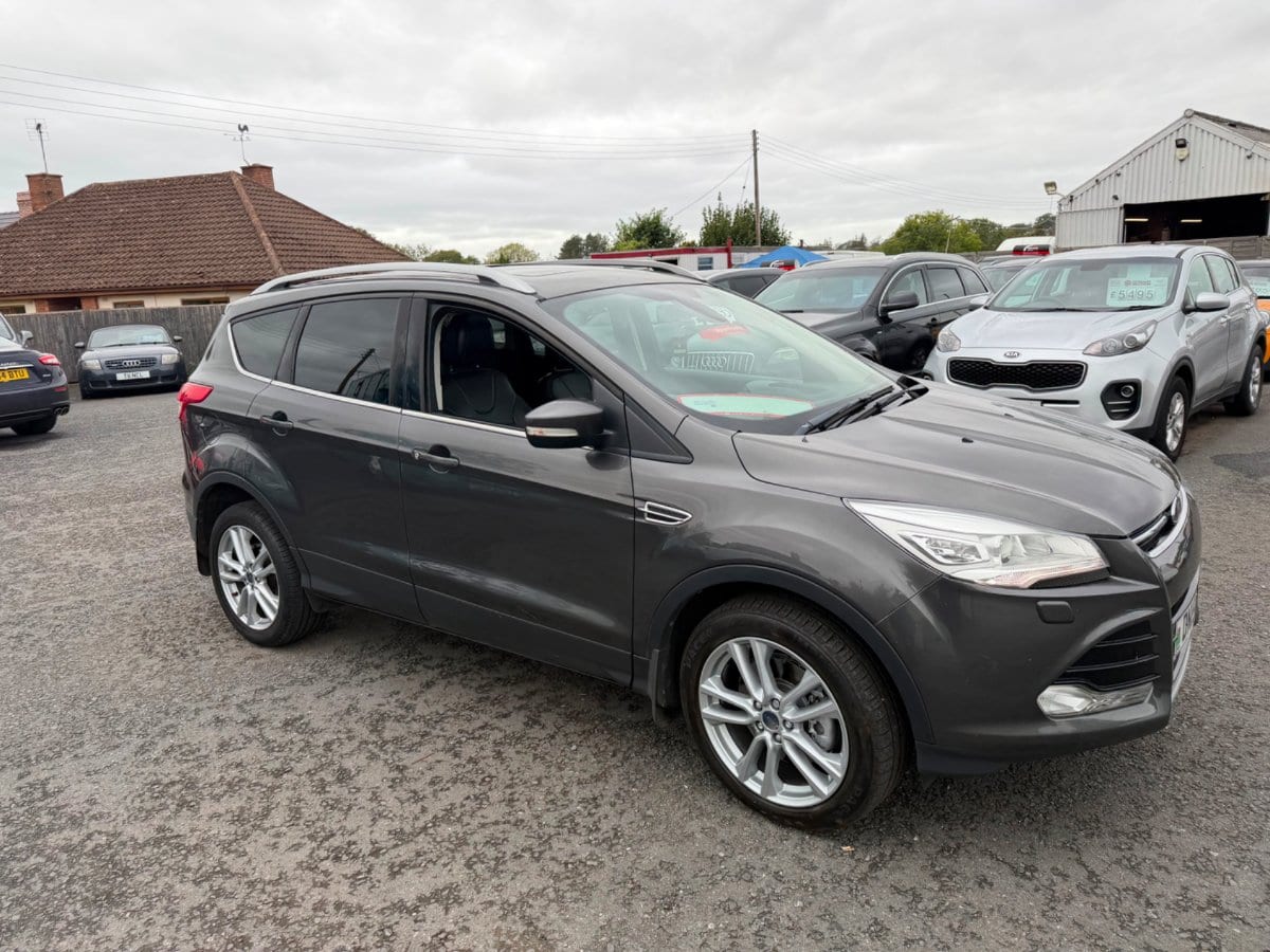 Ford Kuga - image 1 of 9