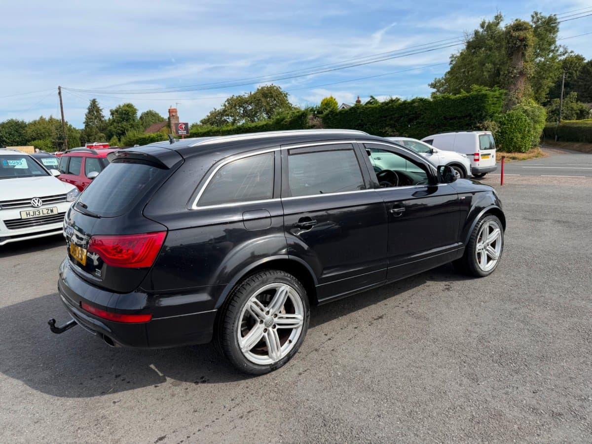 Audi Q7 - image 1 of 19