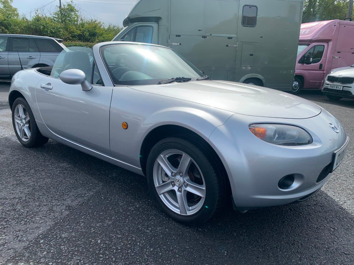 Mazda MX-5 - image 1 of 10