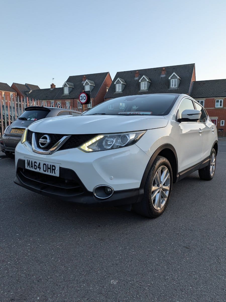 Nissan Qashqai - image 1 of 23