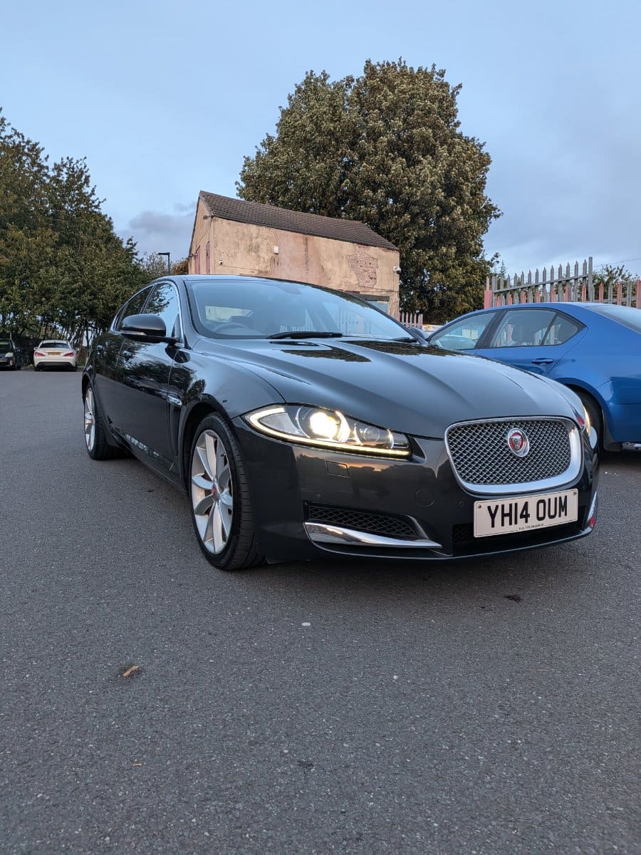 Jaguar XF - image 1 of 22