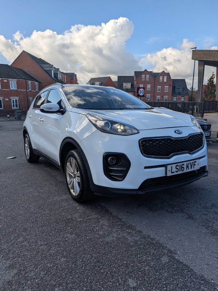 Kia Sportage - image 1 of 23