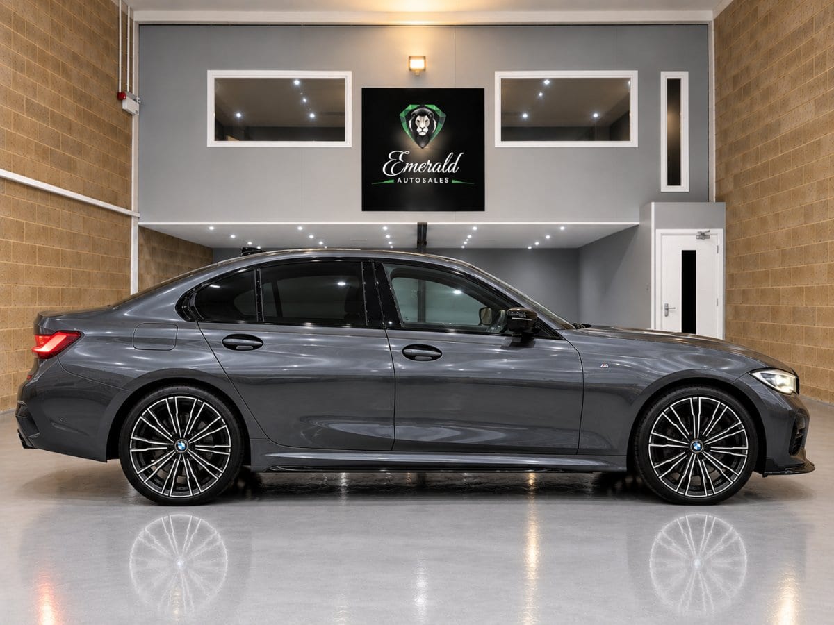 BMW 3 Series - image 1 of 9