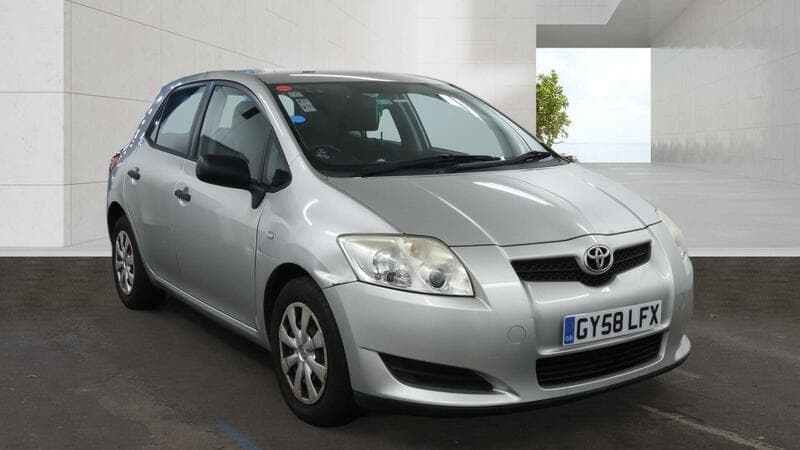Toyota Auris - image 1 of 1