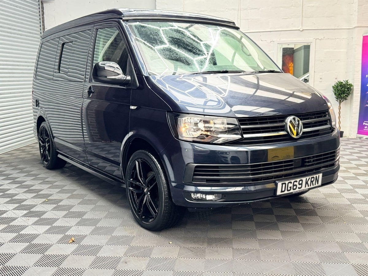 Volkswagen Transporter - image 1 of 40