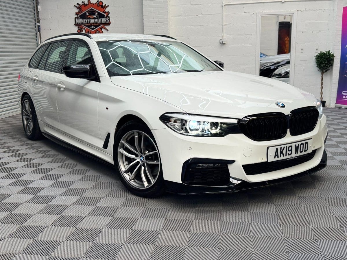 BMW 5 Series - image 1 of 40