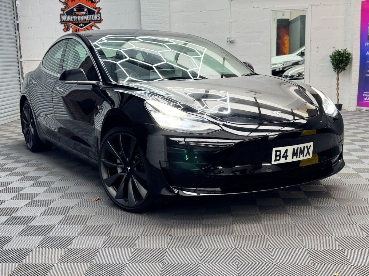 Tesla Model 3 - image 1 of 40