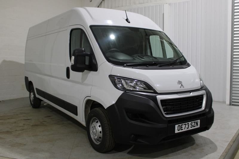 Peugeot Boxer - image 1 of 18