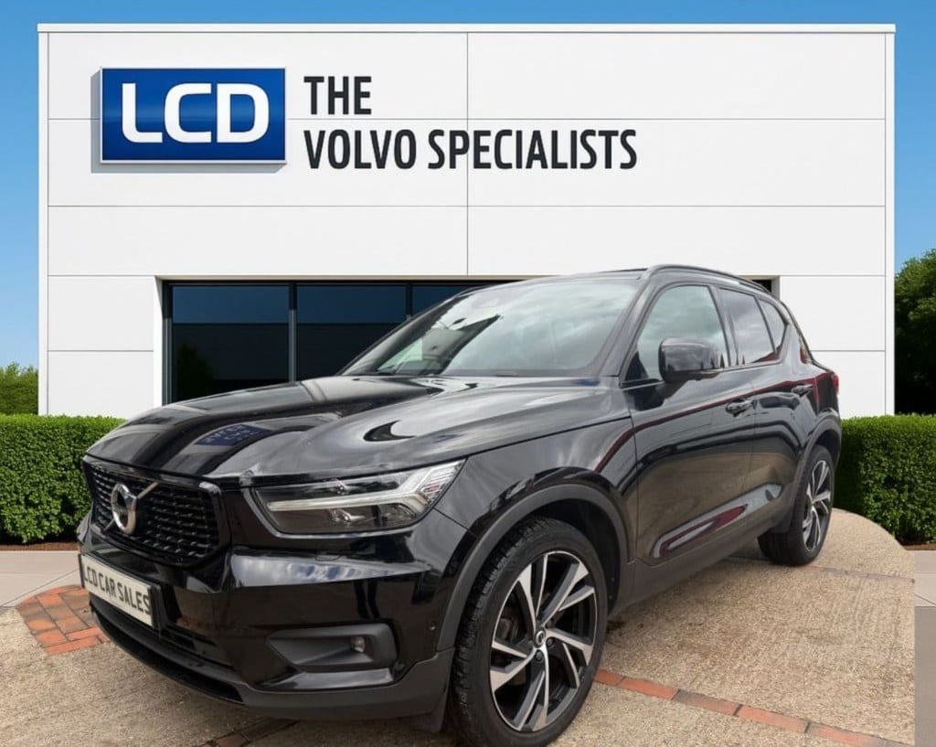 Volvo XC40 - image 1 of 57