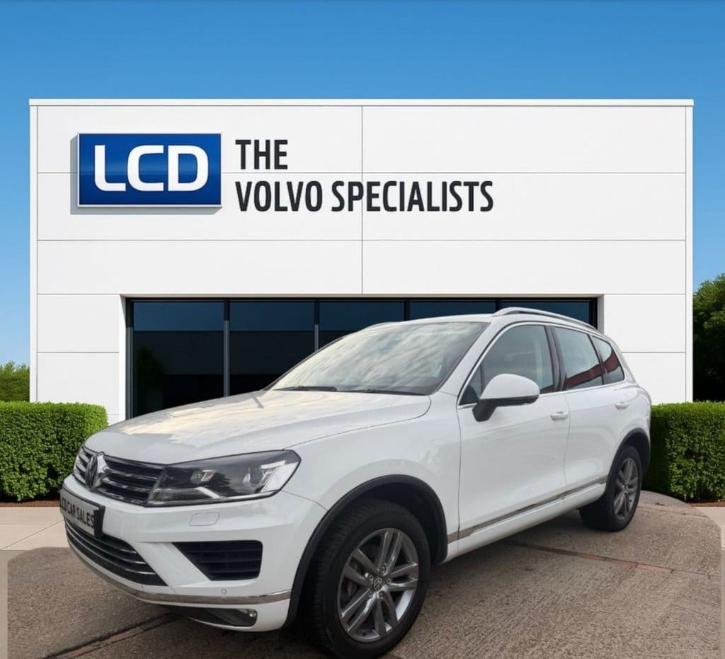 Volkswagen Touareg - image 1 of 52