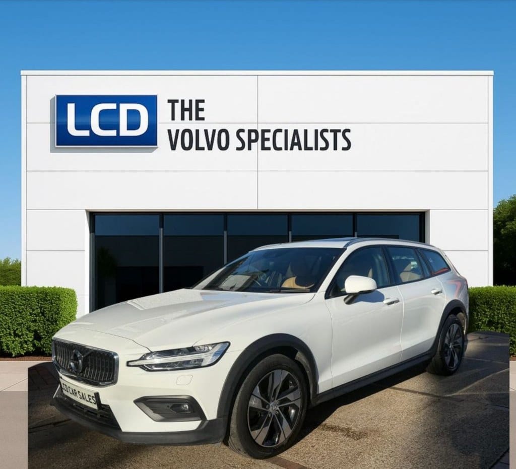 Volvo V60 Cross Country - image 1 of 55