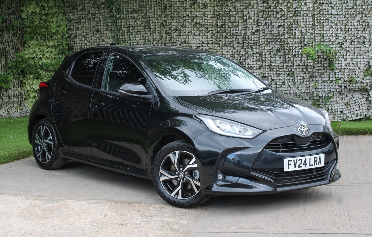 Toyota Yaris - image 1 of 20
