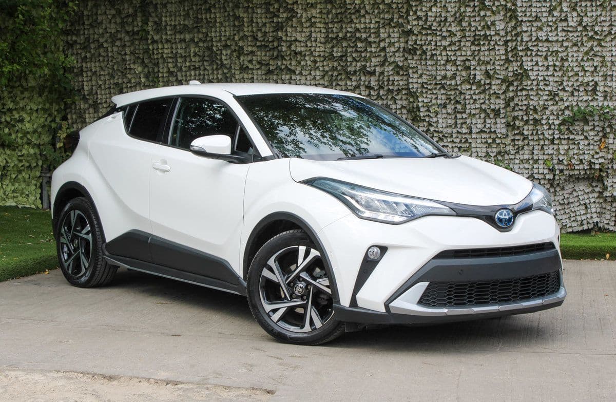 Toyota C-HR - image 1 of 20