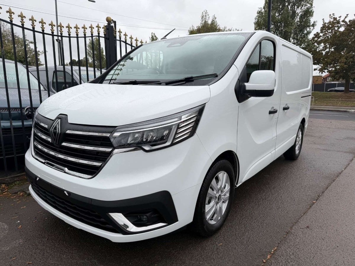 Renault Trafic - image 1 of 23