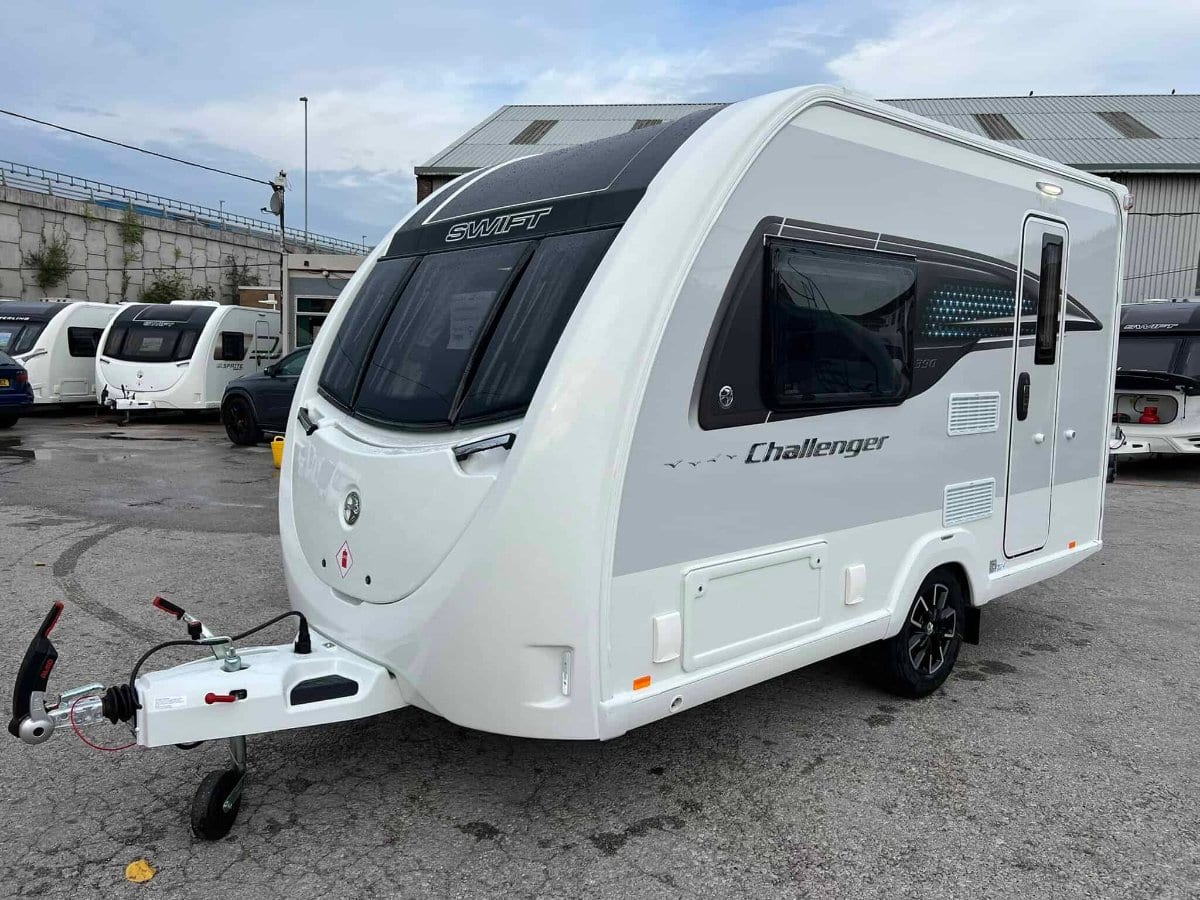 Swift Challenger 390 - image 1 of 28