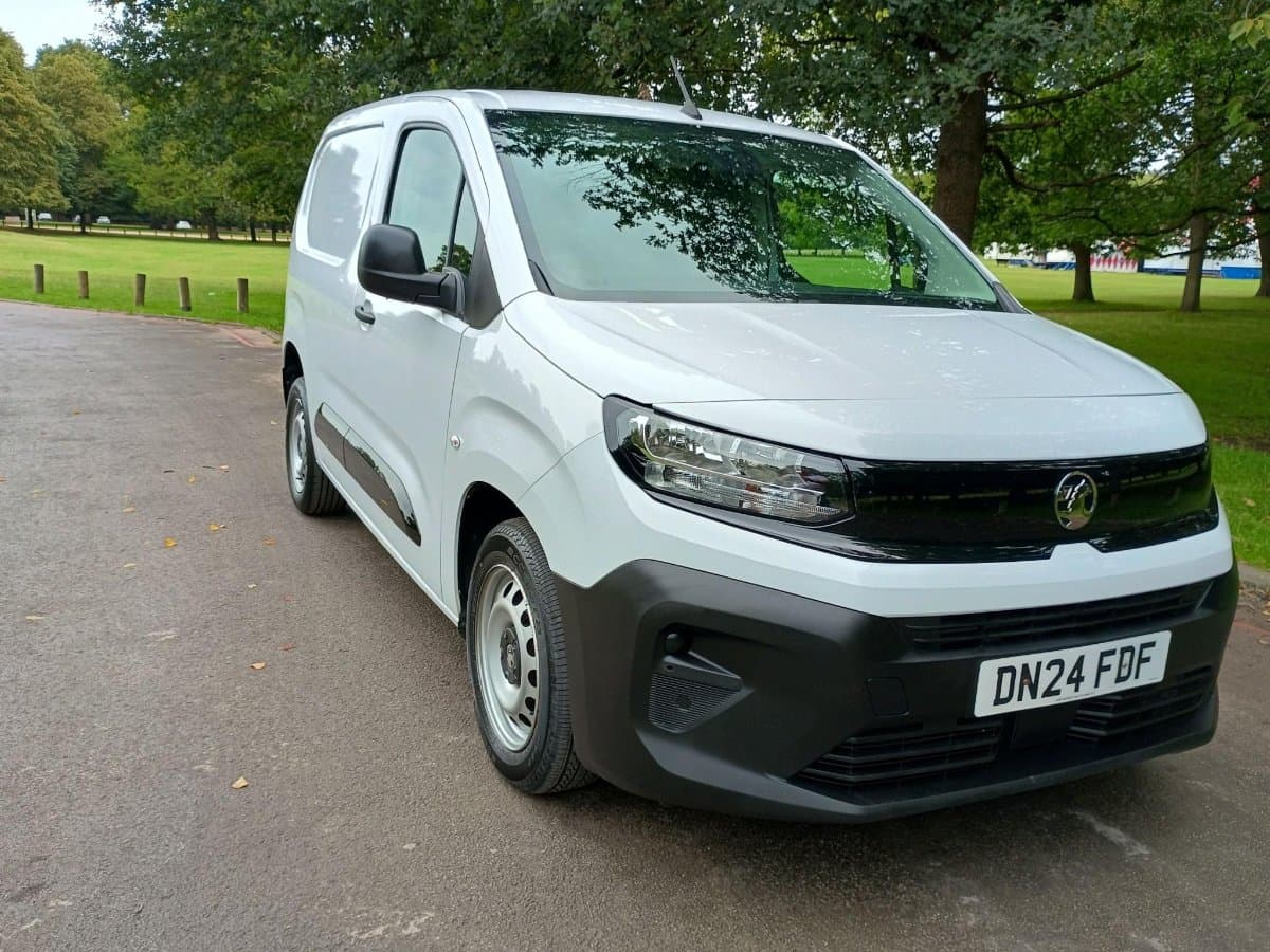Vauxhall Combo - image 1 of 51