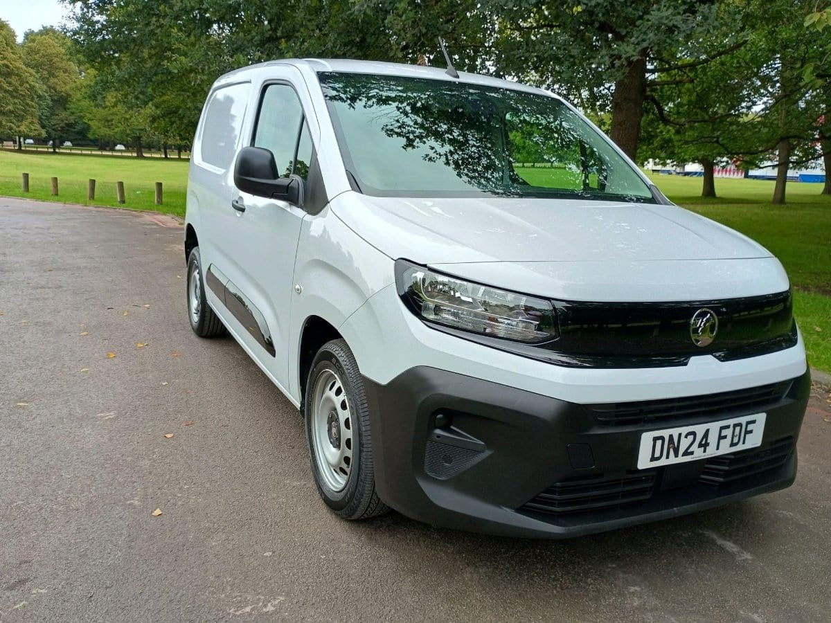 Vauxhall Combo - image 1 of 51