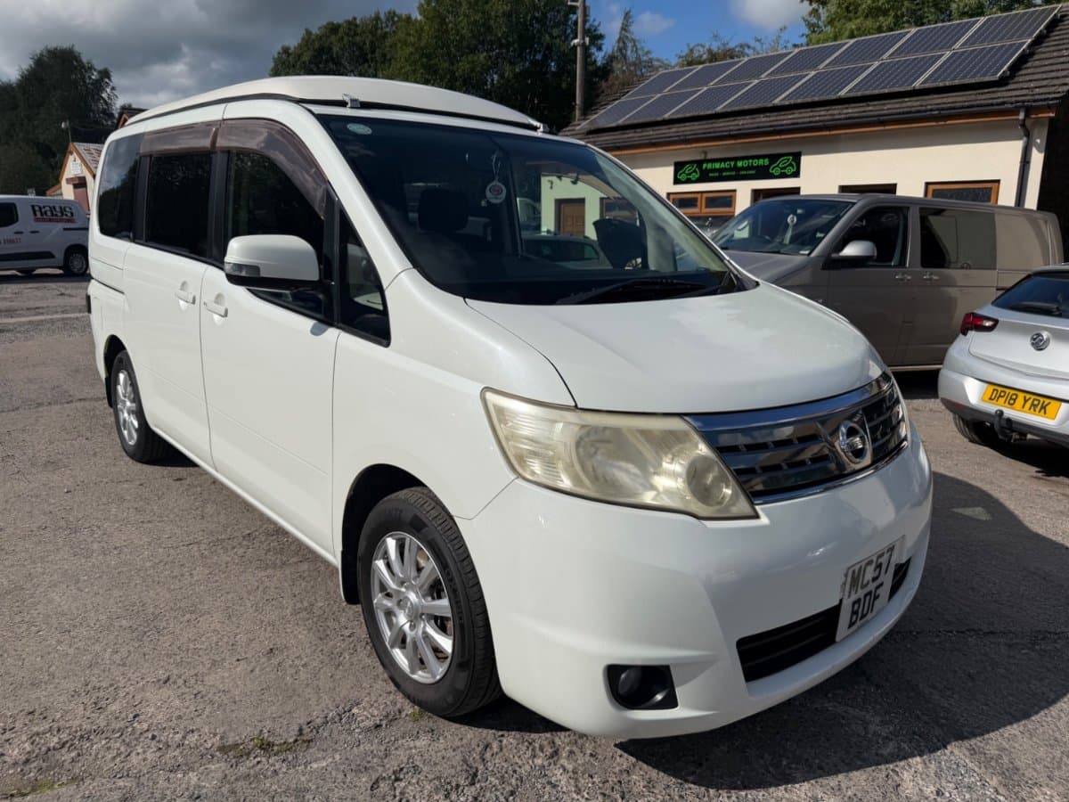 Nissan Serena - image 1 of 29