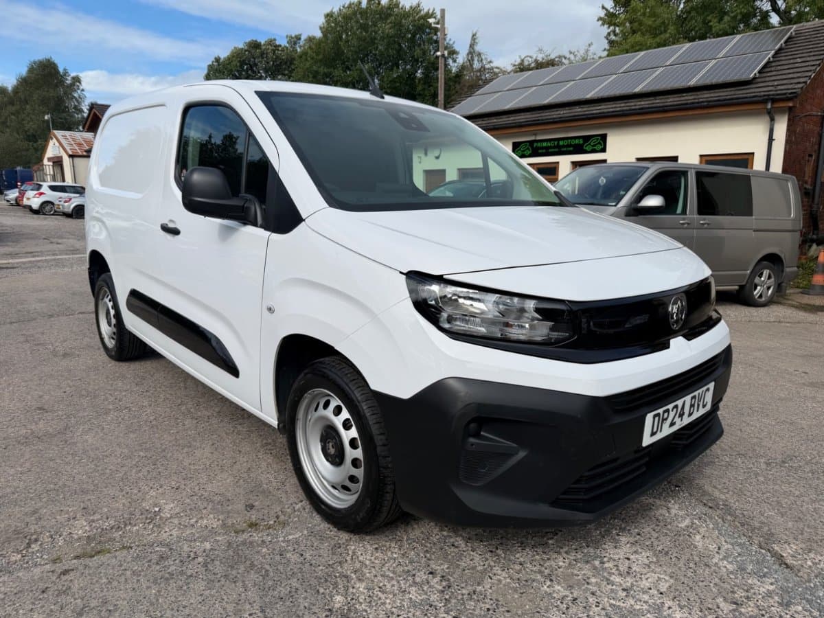 Vauxhall Combo Cargo - image 1 of 25