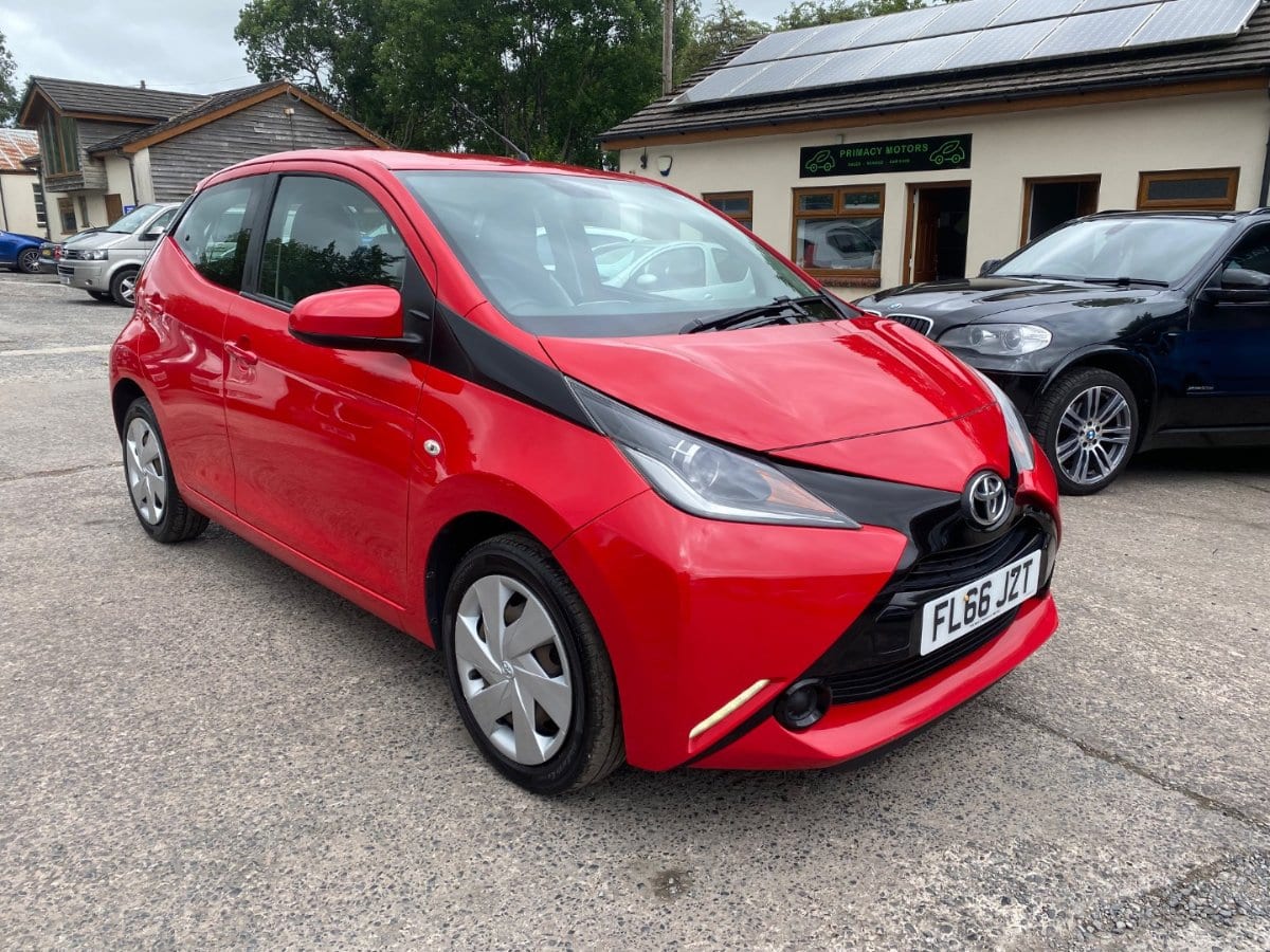 Toyota Aygo - image 1 of 23