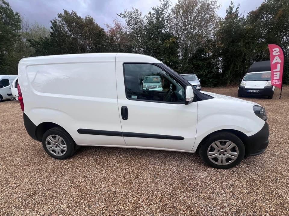 Fiat Doblo Cargo - image 1 of 8