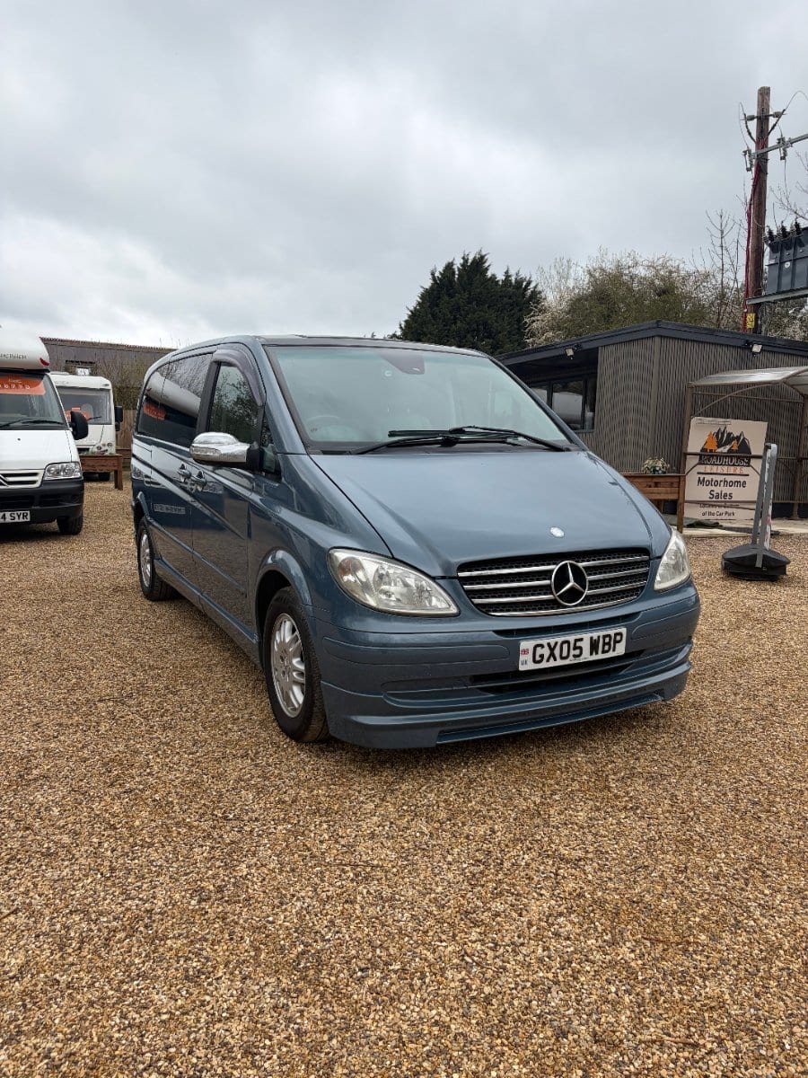 Mercedes-Benz Viano - image 1 of 27