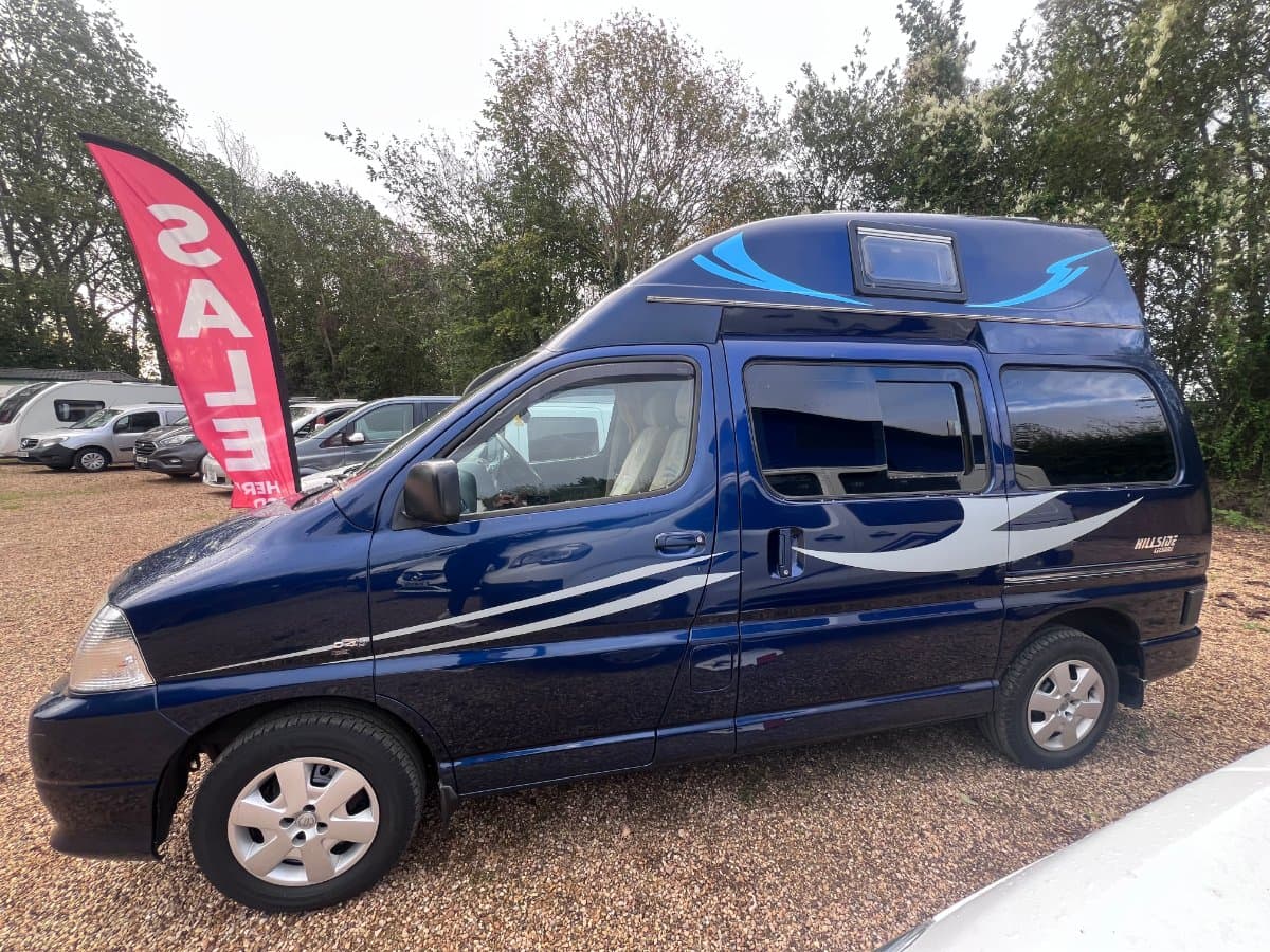 Toyota HiAce - image 1 of 15