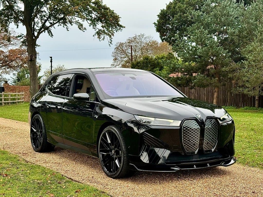 BMW iX - image 1 of 40