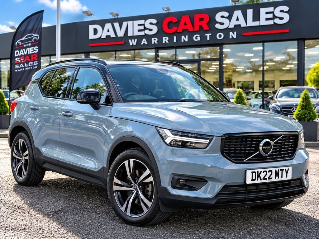 Volvo XC40 - image 1 of 13