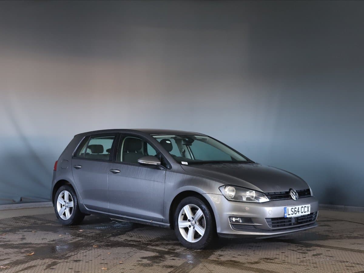 Volkswagen Golf - image 1 of 17