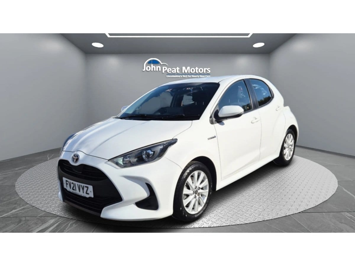 2021 Toyota Yaris VVT-h Icon — photo 1 of 27