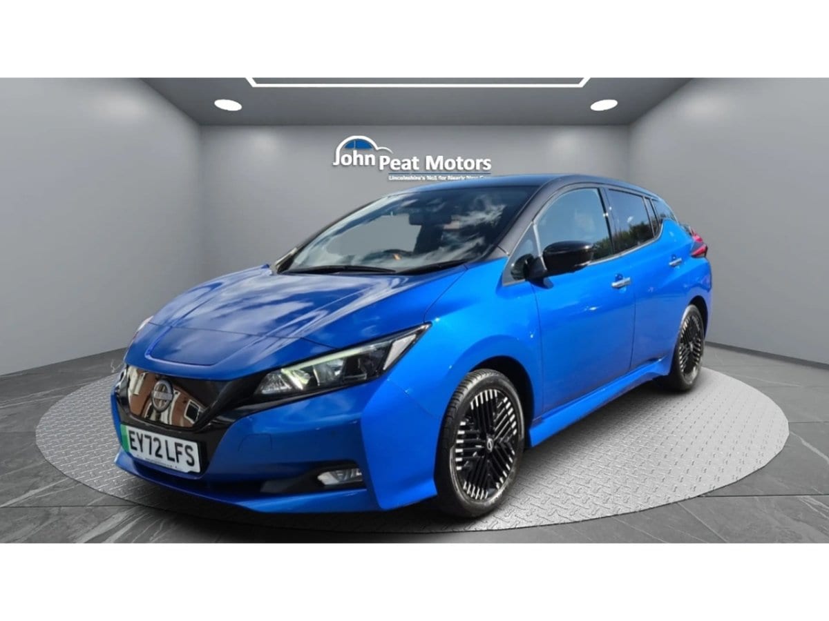 Nissan Leaf - image 1 of 28