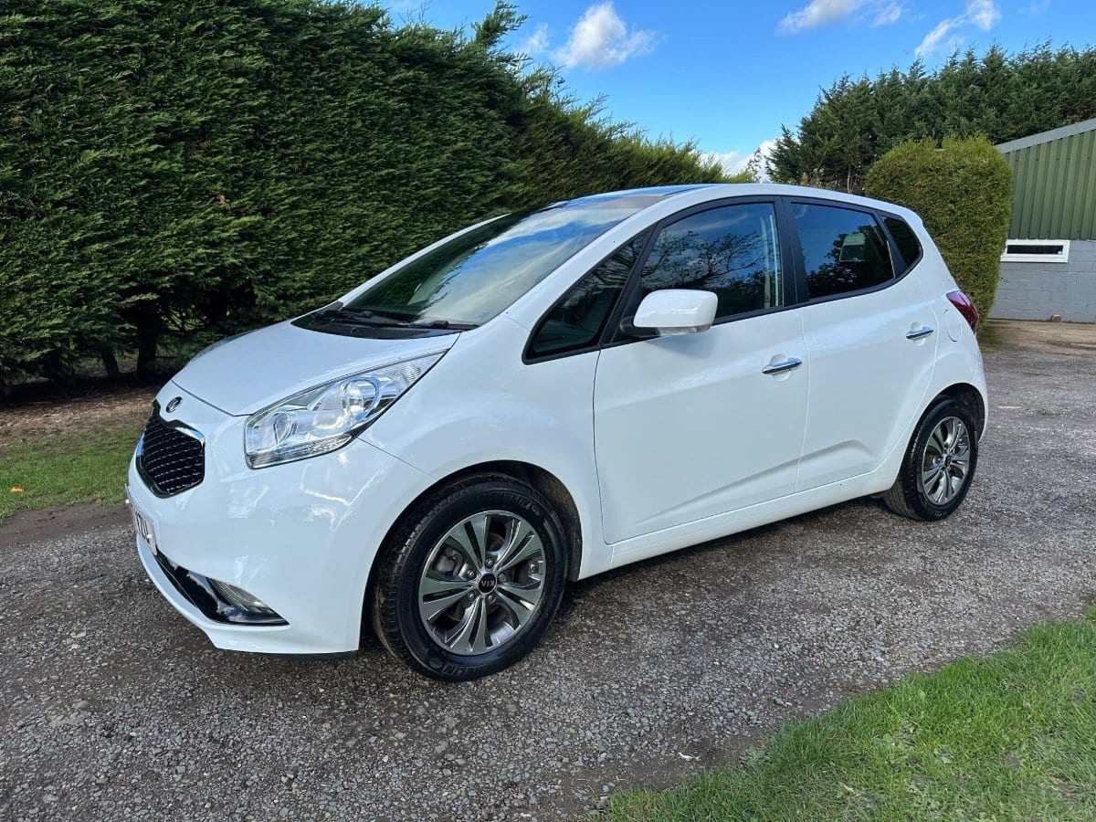 Kia Venga - image 1 of 40