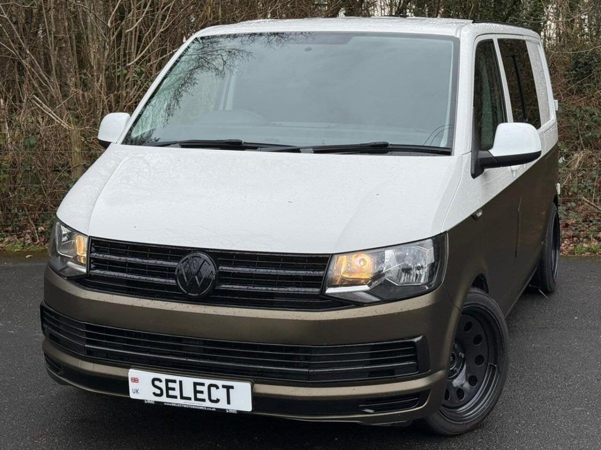 Volkswagen Transporter - image 1 of 21