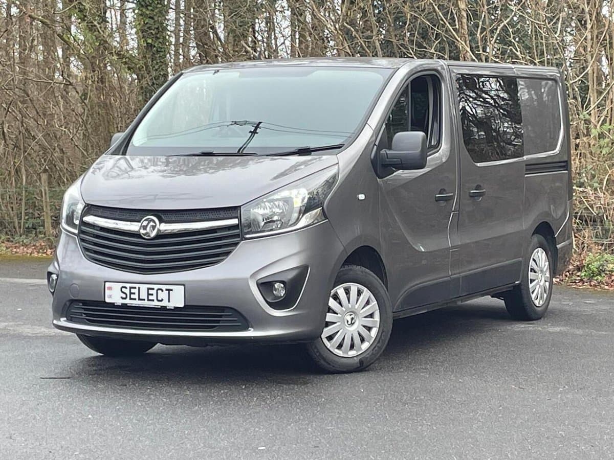 Vauxhall Vivaro - image 1 of 31