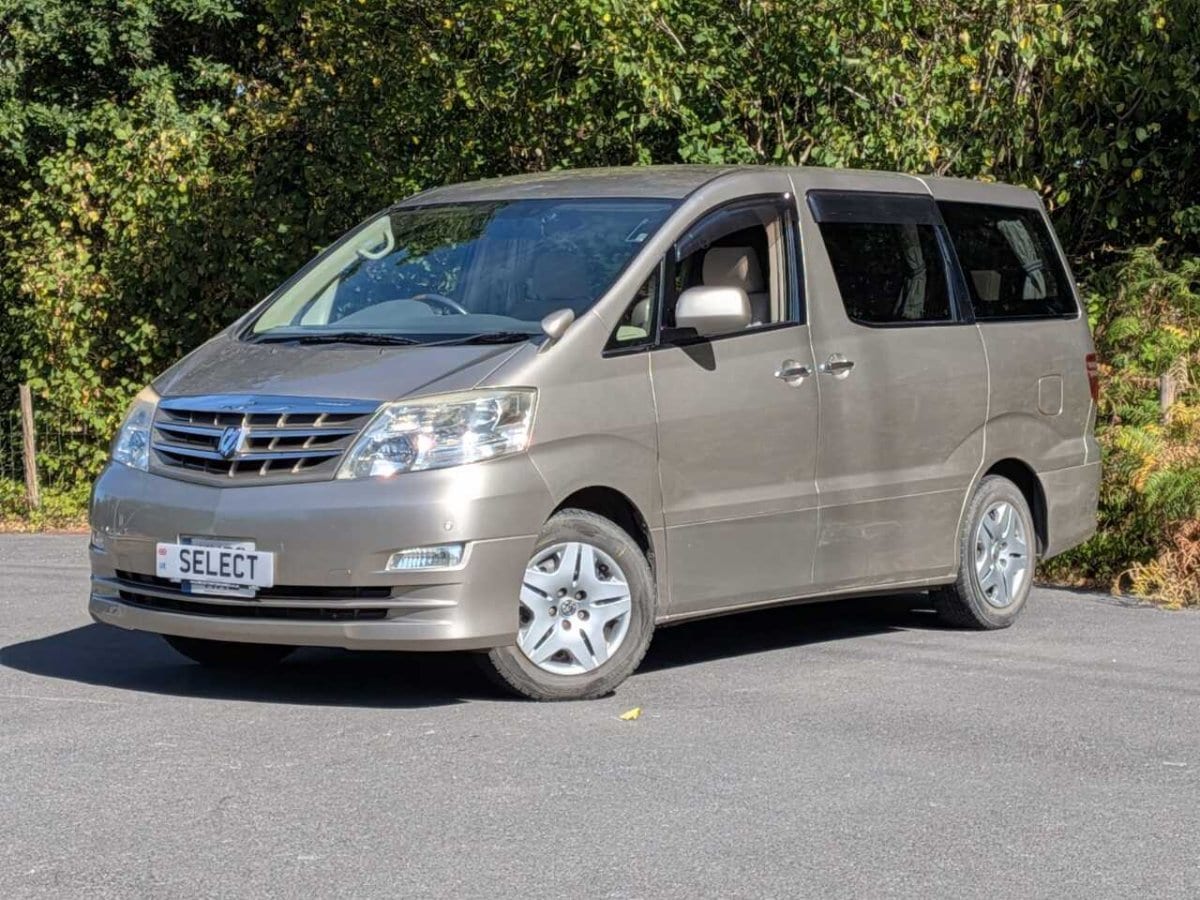 Toyota Alphard - image 1 of 27