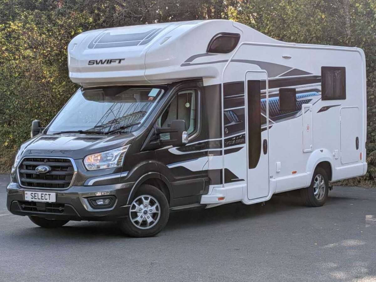 Swift Voyager 494 - image 1 of 41