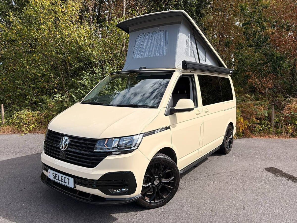 Volkswagen Transporter - image 1 of 39